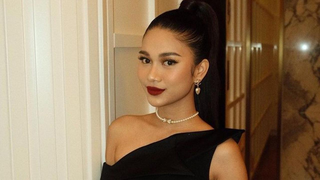 Postingan Azizah Salsha mendapat banyak apresiasi dari para netizen. Penampilan Azizah Salsha begitu cantik.<br>