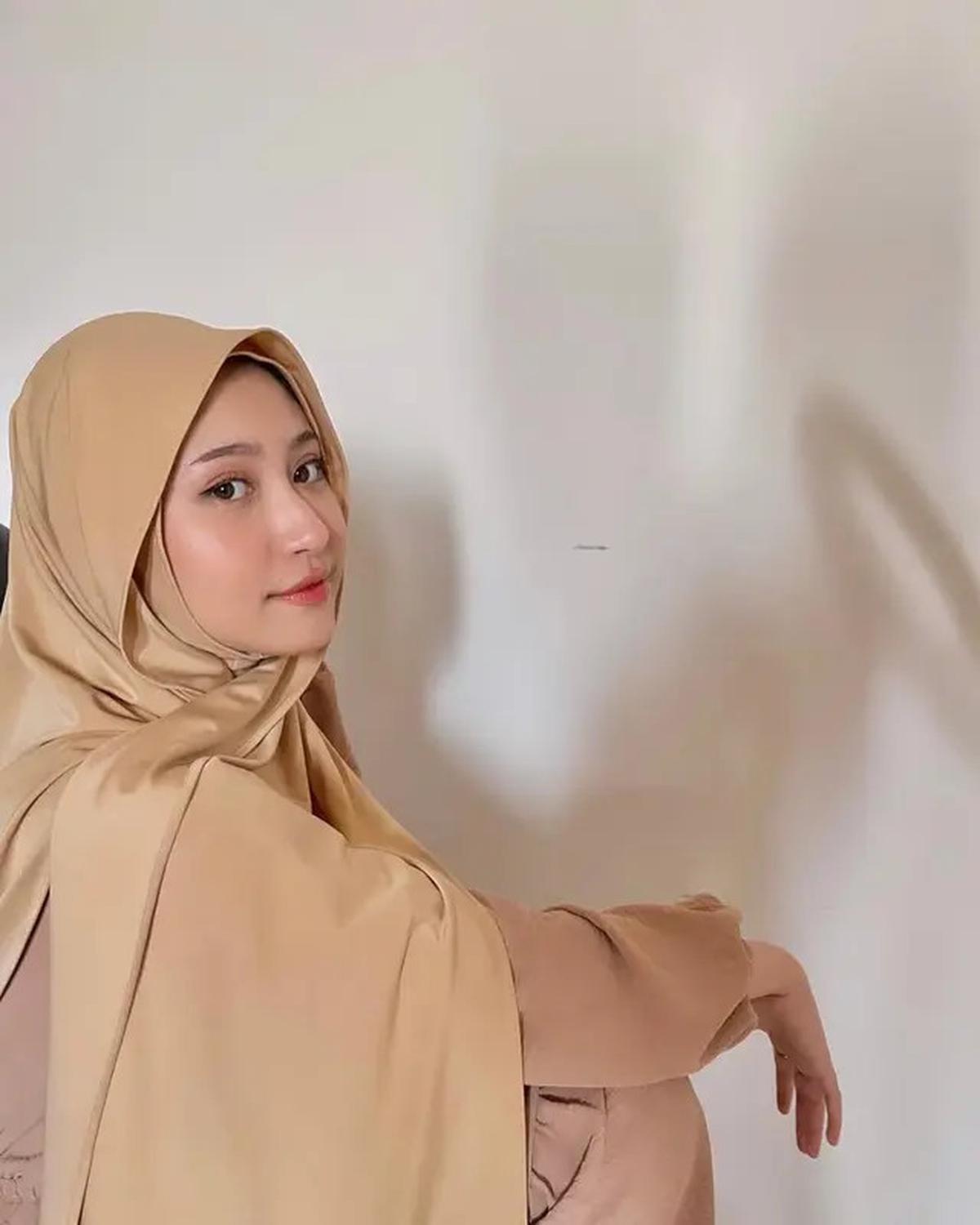 6 Potret Naykilla Penyanyi Lagu Garam dan Madu yang Viral, Gayanya Menawan