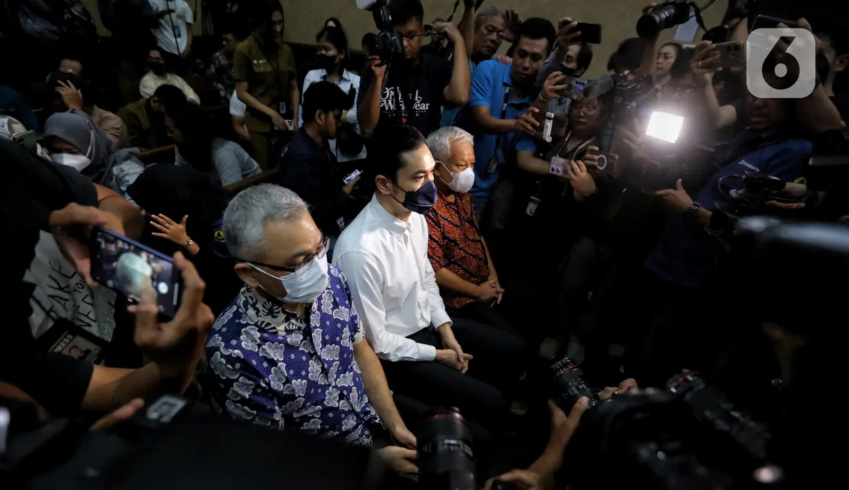 Harvey Moeis didakwa melanggar Pasal 2 Ayat (1) dan Pasal 3 jo Pasal 18 Undang-Undang (UU) Nomor 31 Tahun 1999 tentang Pemberantasan Tindak Pidana Korupsi jo Pasal 55 Ayat (1) ke-1 KUHP dan Pasal 3 UU Tahun 2010 tentang TPPU. (Liputan6.com/Angga Yuniar)