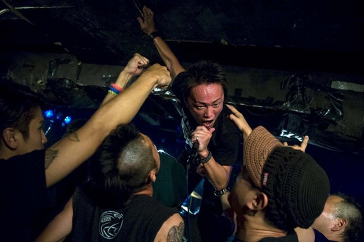 Kisah Amon, bocah 5 tahun jadi vokalis band punk di Jepang