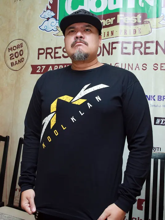 "Media sekarang kan banyak, ada twitter ada facebook, ada instagram ada path, itu cukup nge-grab dan langsung ke sasaran, itu efektif banget, jangkauannya worldwide," ucap Bagus di kawasan Senayan, Jakarta Pusat, Rabu (27/4). (Deki Prayoga/Bintang.com)