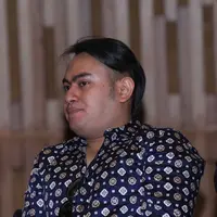 Setiap hari ada saja tampilan yang menyita perhatian, khususnya di bagian rambutnya. Entah dikonde, diberi berbagai aksesoris dan lain sebagainya. (Nurwahyunan/Bintang.com)