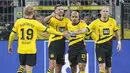 Pemain Borussia Dortmund, Niclas Fuellkrug, bersama Donyell Malen, merayakan gol ke gawang SC Freiburg pada laga Liga Jerman di Stadion Signal Iduna Park, Sabtu (10/2/2024). Die Borussen menang tiga gol tanpa balas. (AP Photo/Martin Meissner)
