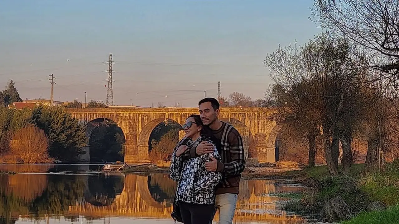 Darius Sinthrya dan Donna Agnesia. [Foto: Instagram/darius_sinathrya]