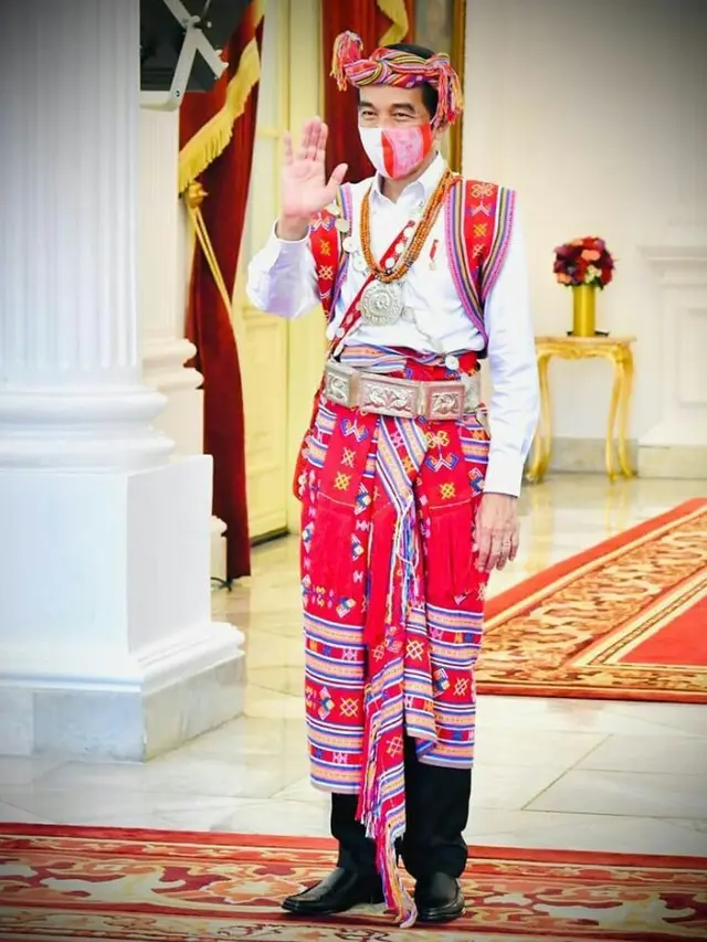 11 Gaya Jokowi Kenakan Baju Adat dari Berbagai Daerah