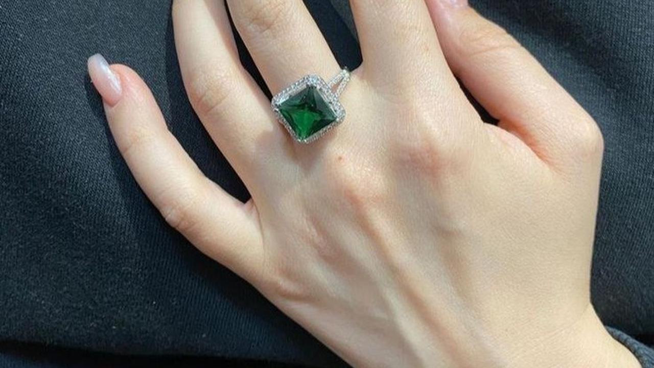 Cincin Batu Zamrud