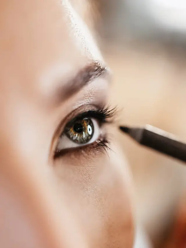 Ilustrasi eyeliner pada eye makeup look