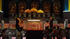 Umat Buddha menjalankan ibadah kebaktian uposatha di Vihara Mahavira Graha, Jakarta, Senin (1/6/2015). Kebaktian uposatha merupakan hari dimana umat Buddha melakukan perenungan dan pengamatan. (Liputan6.com/Andrian M Tunay)