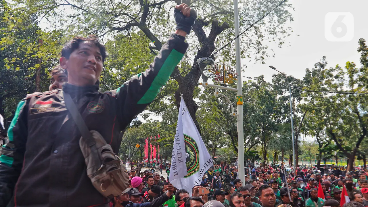 Tolak Penerapan ERP, Ratusan Pengemudi Ojek Online Geruduk Balai Kota Jakarta