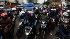 Polisi memprediksi, titik puncak arus mudik Lebaran tahun ini akan terjadi pada Kamis (22/6/2017) malam hingga Jumat malam, 23 Juni 2017 atau H-3 hingga H-2 Lebaran.