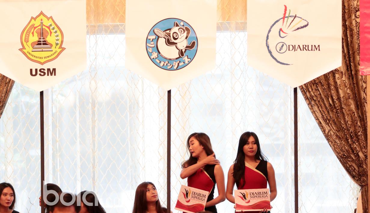 Djarum Superliga Badminton 2017 akan diikuti oleh 10 klub putra dan 10 klub putri, termasuk 4 klub asing putra dan 4 klub asing putri. Ajang ini akan digelar pada tanggal 19 - 26 February 2017 di Surabaya.  (Bola.com/Nicklas Hanoatubun)