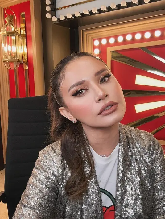 Alhasil, Rossa menjadi begitu mirip dengan Tasya Farasya yang punya hidung mancung dan pipi tirus [@tasyafarasya]