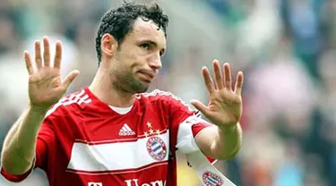 Reaksi gelandang Bayern Muenchen asal Belanda, Mark van Bommel di laga Bundesliga melawan VfL Wolfsburg di Wolfsburg, 4 April 4 2009. AFP PHOTO DDP / RONNY HARTMANN