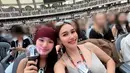Sebagai army sejati, Ayu Ting-Ting dan Bilqis tak melewatkan konser world tour pertama BTS di Busan [@ayutingting92]