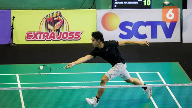 Foto: Bukan Cuma Jago Tinju, El Rumi Sabet Kemenangan Dua Set Langsung di Laga Bulu Tangkis Turnamen Olahraga Selebriti Indonesia Season 2