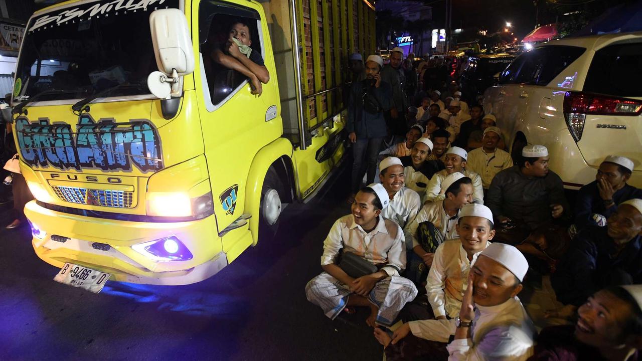 Ribuan jemaah berburu malam Lailatul Qadar di Bogor