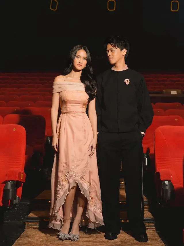 Harleyava Princy di Gala Premier Rangga & Cinta, Bak Princess Aurora dalam Gaun Peach Buatan Sendiri