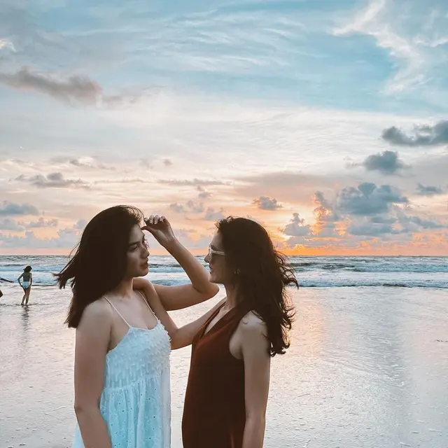 Bintang Buku Harian Seorang Istri liburan di Bali (Foto: Instagram/@ochi24)
