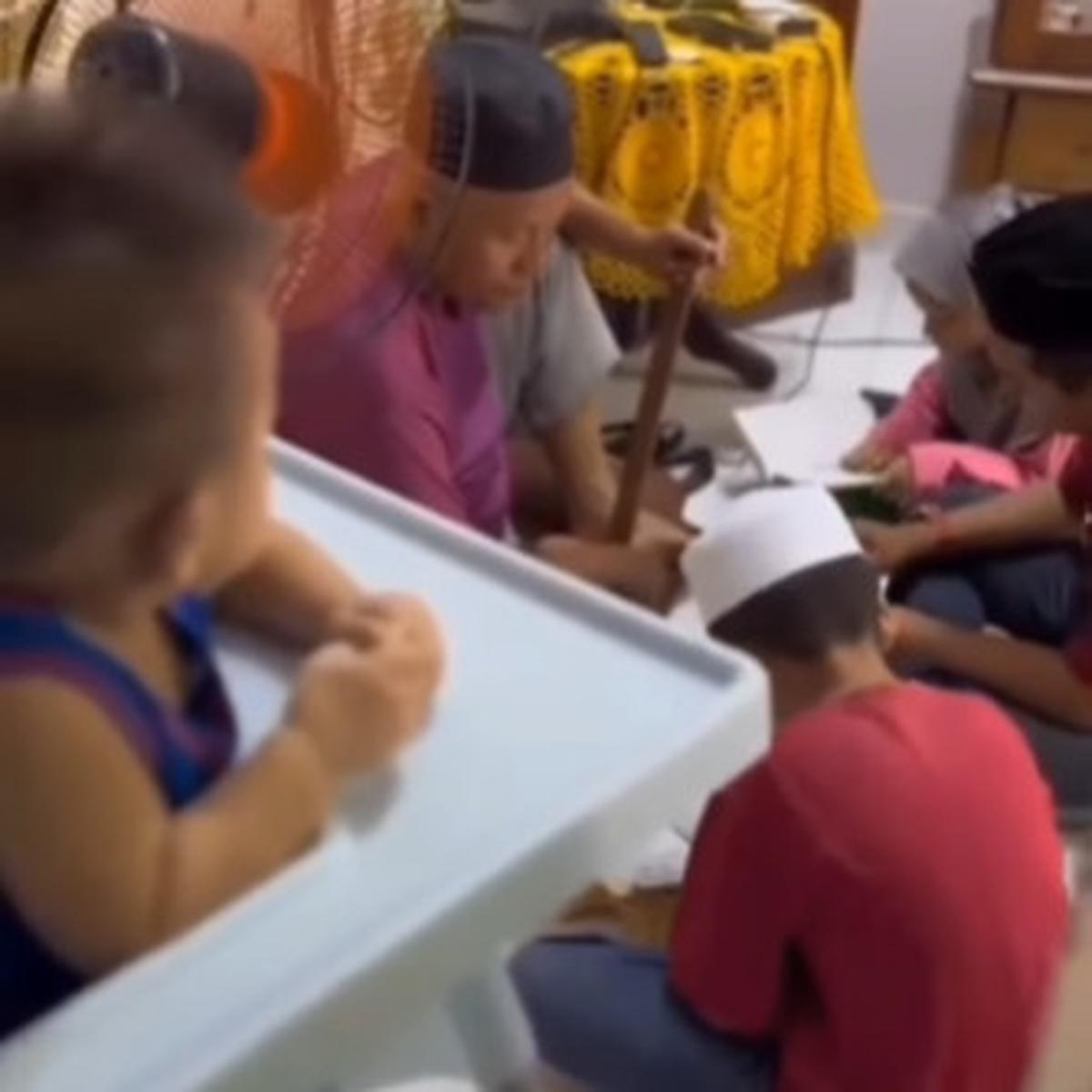 Momen Kakek Ajarkan Cucunya Ngaji Bikin Anak Tahun 80-an Nostalgia, Didikannya Disebut Ala 'Kompeni'