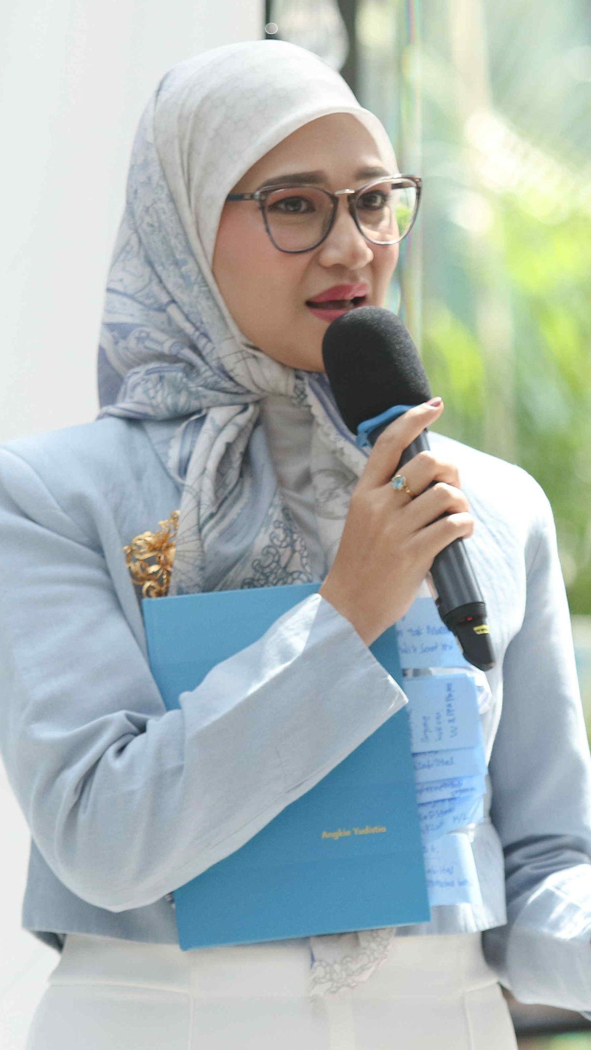 Sepekan sebelum peluncuran, Angkie sempat menceritakan perjalanan di balik buku "Menuju Indonesia Inklusif" kepada Tim Disabilitas Liputan6.com. Berikut kisahnya: