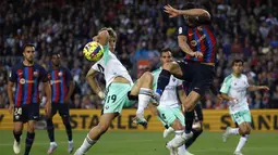 Bermain di rumah sendiri, Barcelona sukses menaklukkan Osasuna dengan skor 1-0. (AP Photo/Joan Monfort)