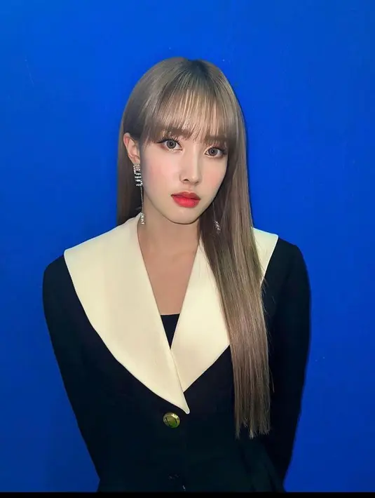 Yoon STAYC sering disamakan dengan Barbie, tetapi visual 2D-nya membantunya menampilkan pesona kekanak-kanakan yang tampan! (Instagram/stayc_highup).