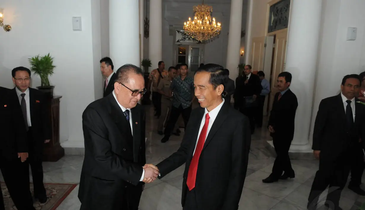 Ri Su Yong tiba sekitar pukul 15.00 WIB dan langsung disambut Jokowi di Balai Kota, Jakarta, Rabu (13/8/14). (Liputan6.com/Herman Zakharia)
