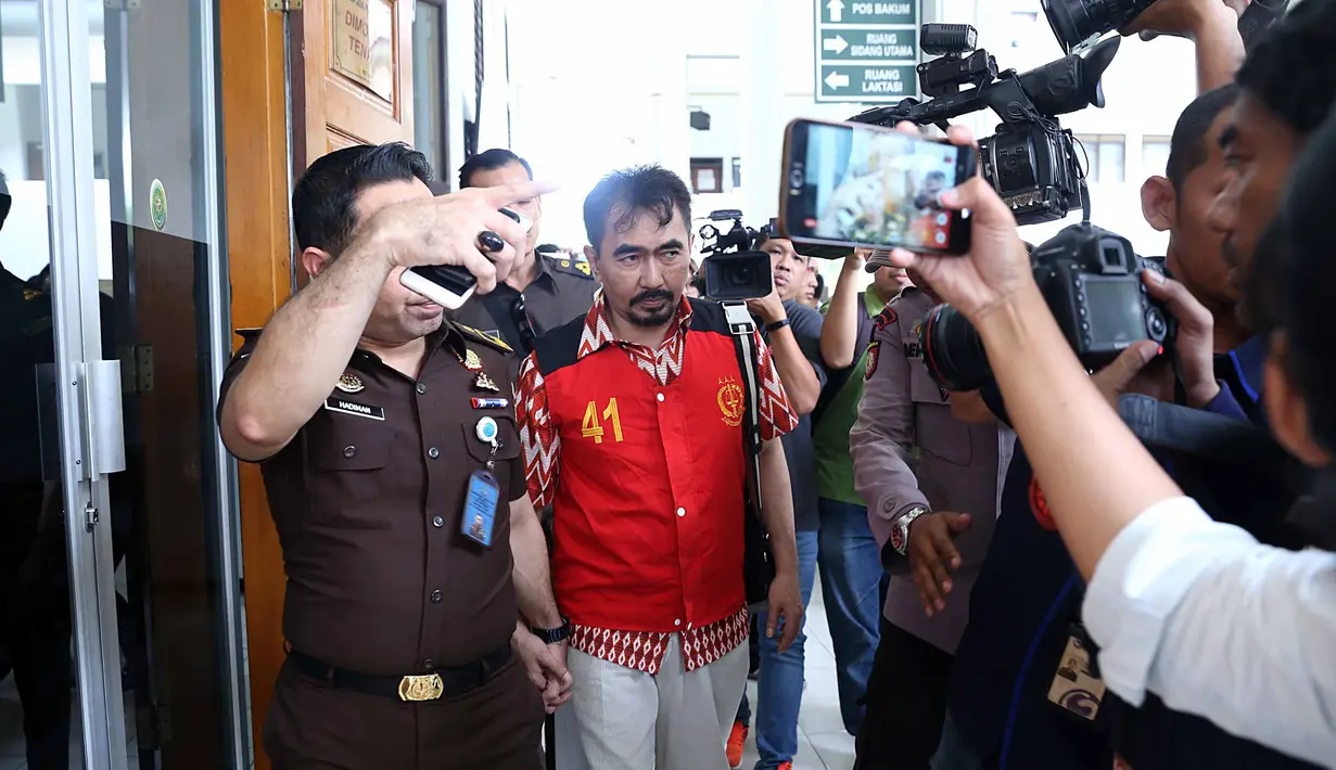 Sidang akan kembali diadakan pada Selasa 3 April 2018 mendatang. Agenda sidang yang juga tidak menghadirkan terdakwa itu ditutup dengan suasana tegang. Nada bicara hakim ketua yang meninggi. (Nurwahyunan/Bintang.com)