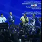 Ketua Majelis Tinggi Partai Demokrat Susilo Bambang Yudhoyono (SBY)&nbsp;menyumbangkan sebuah tembang pamungkas yang merepresentasi dukungan partainya kepada Prabowo Subianto sebagai bakal capres yang didukung&nbsp;di Pilpres 2024. (Liputan6.com/Muhammad Radityo Priyasmoro)