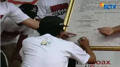 Di Makassar, Sulawesi Selatan, deklarasi damai dilakukan dengan gerak jalan santai yang dihadiri langsung Ketua KPI RI Arief Budiman.