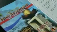 Buku bahasa Jawa untuk kelas I-VI SDitu tertulis aksara Jawa yang artinya mengandung pornografi.