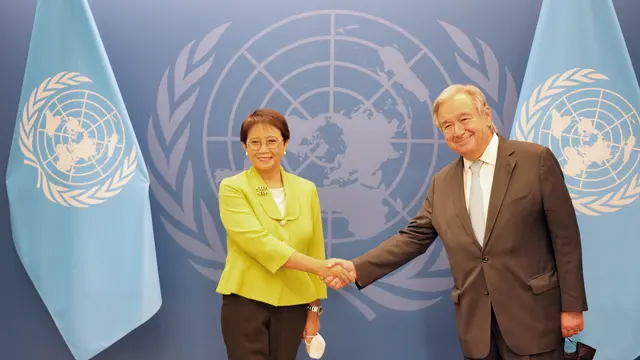 Menlu Retno Marsudi dan Sekjen PBB Antonio Gutteres dalam Sidang Majelis Umum PBB di New York, Minggu (18/9/2022). (Dok: Kemlu RI)