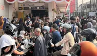 Cerita Penumpang Hadapi KRL Gangguan, Pindah Kereta hingga cari Tempat Makan