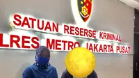 MS, terduga korban pelecehan seksual ditemani pihak KPI Pusat membuat laporan di Polres Metro Jakarta Pusat pada Rabu tengah malam, 1 September 2021 hingga Kamis dini hari, 2 September 2021 (Foto: Nuning Rodiyah, Komisioner KPI Pusat*