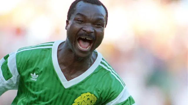 Klip momen klasik tentang Roger Milla striker Kamerun yang namanya meroket di Piala Dunia 1990, Italia dan pernah bermain di Liga Indonesia bersama Pelita Jaya (1994-95).