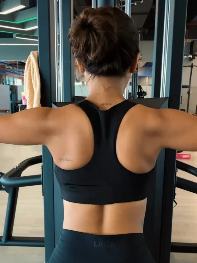 7 Potret Marion Jola Pamer Body Goal dengan Badan Kekar, Banjir Pujian