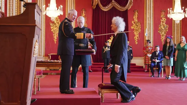 Brian May Gitaris Queen Dapat Gelar Kebangsawanan dari Raja Charles III. (Jonathan Brady/PA via AP)