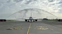 Kemeriahan water salute menyambut kehadiran Singapore Airlines dari runway menuju apron Bandara Kualanamu, Kabupaten Deli Serdang, Sumatera Utara (Sumut) pada Selasa, 10 Mei 2022 (Istimewa)