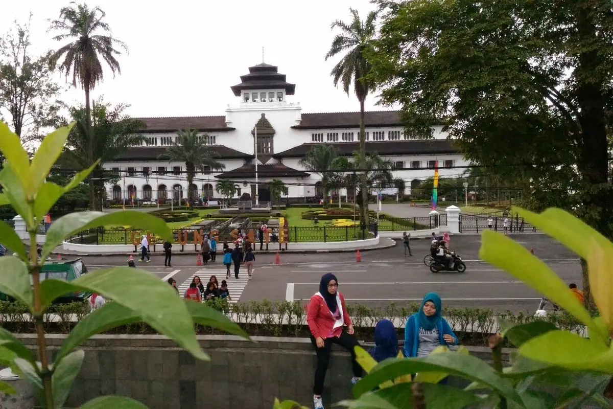 Sambut Pagi di Gedung Peninggalan Belanda Terindah di Indonesia