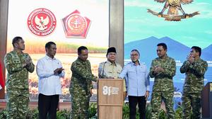 Kelakar Prabowo soal Polisi Tak Mau di Bawah Kemhan