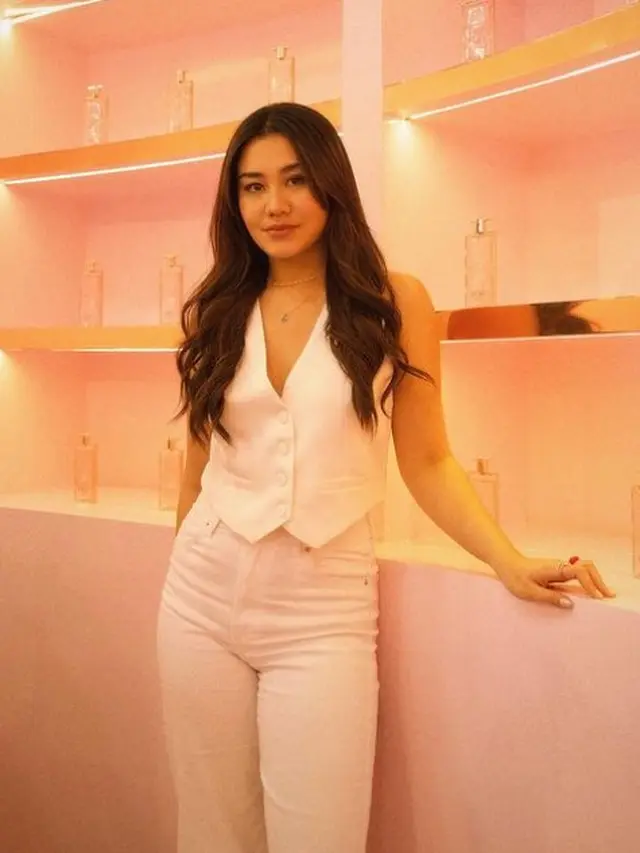 Aaliyah Massaid dengan baju tanpa lengan (Instagram/aaliyah.massaid)