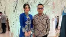 Terlihat juga kehadiran Celine Evangelista yang mengenakan kebaya encim panjang berwarna electric blue. [@tissabiani].