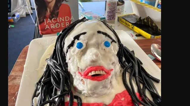 Presenter Televisi Coba Buat Kue Berwajah PM Selandia Baru Jacinda Ardern, Hasilnya Tak Terduga