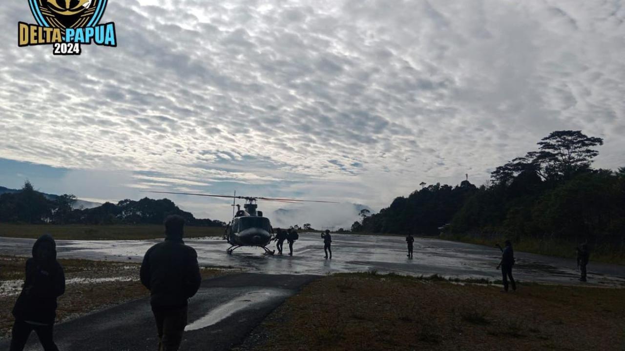 Aparat keamanan gabungan TNI-Polri merespons tegas kekejaman Kelompok Kriminal Bersenjata (KKB) di Distrik Homeyo, Kabupaten Intan Jaya, Papua Tengah.<br>