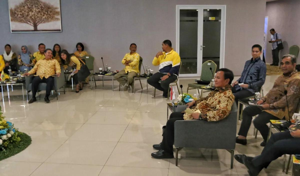 Nantinya, program itu akan digunakan para jubir mulai dari tingkat nasional hingga daerah. Tujuannya untuk menarik hati dan pikiran masyarakat agar memilih Prabowo.<br>