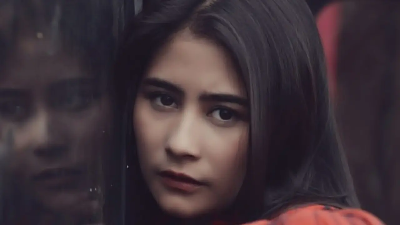 Prilly Latuconsina 