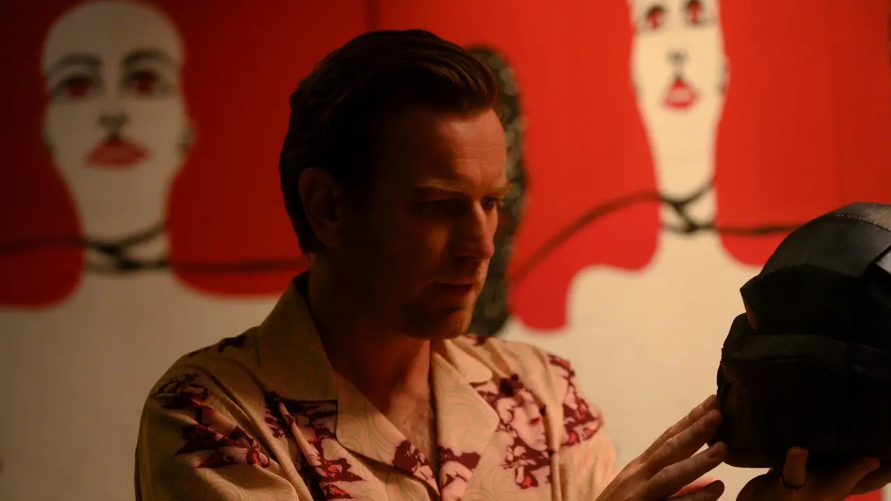 Ewan McGregor sebagai Roman Sionis di Harley Quinn: Birds of Prey. (Foto: Dok. Warner Bros.)