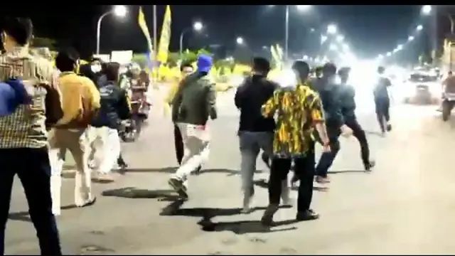 Tangkapan layar video penganiayaan massa aksi di Makassar (Liputan6.com/Fauzan)