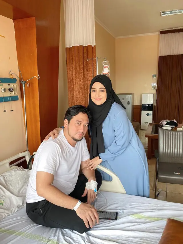 24 Tahun Berkeluarga, Ini 6 Potret Harmonis Tengku Firmansyah dan Cindy Fatikasari