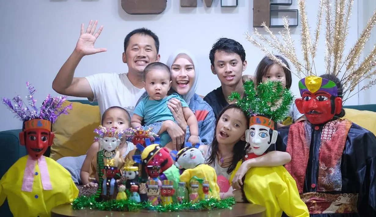 Zaskia Adya Mecca Ondel-ondel (Instagram/zaskiadyamecca)